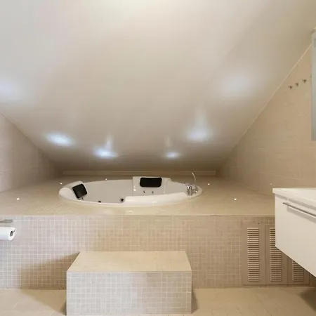 2ndhomes Luxury Center Two Storey 3br Penthouse With Apartment